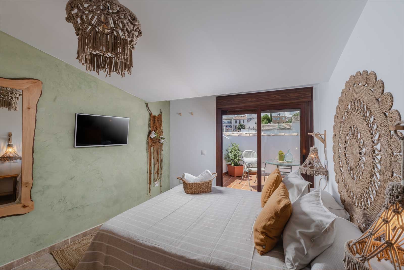 amare double bed room 100